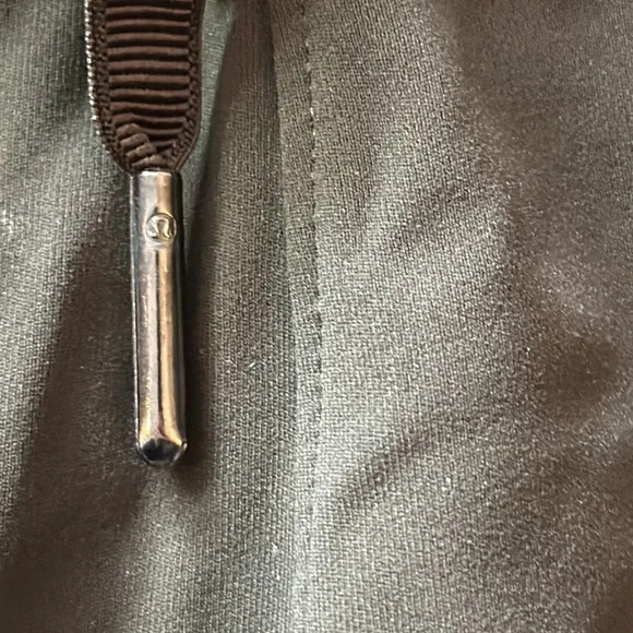 Lululemon sz 2 On The Fly Pant 28" Dark Olive Full-On Luxtreme great pre owned - Picture 3 of 7
